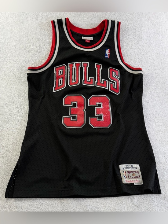 Mitchell & Ness Other - Mitchell & Ness Scottie Pippen Bulls 1997-98 Swingman Jersey M Distressed Stich